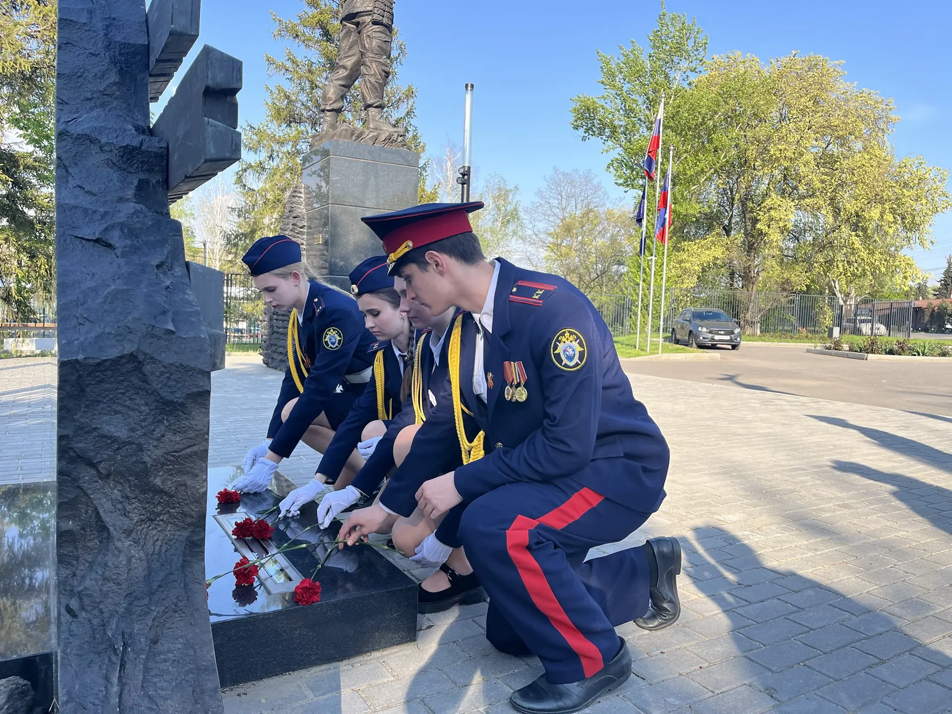 В 81-ю годовщину Великой Победы офицеры Следственного управления Следственного комитета России по Луганской Народной Республике приняли участие в памятных мероприятиях и почтили подвиг фронтовиков В 81-ю годовщину Великой Победы офицеры Следственного управления Следственного комитета России по Луганской Народной Республике приняли участие в памятных мероприятиях и почтили подвиг фронтовиков
