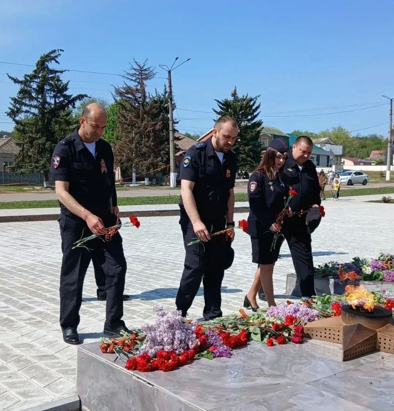 Правоохранители республики почтили память героев Великой Отечественной войны Правоохранители республики почтили память героев Великой Отечественной войны