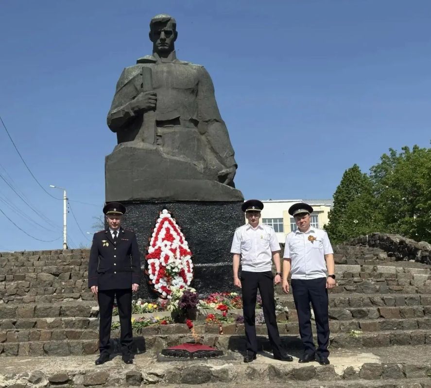 Правоохранители республики почтили память героев Великой Отечественной войны Правоохранители республики почтили память героев Великой Отечественной войны
