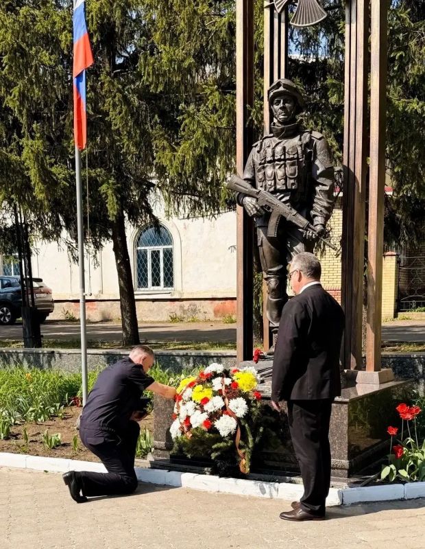 Правоохранители республики почтили память героев Великой Отечественной войны Правоохранители республики почтили память героев Великой Отечественной войны