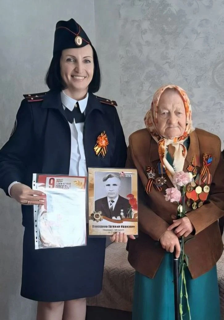 Сотрудники органов внутренних дел региона навестили ветеранов и поздравили с Днём Победы Сотрудники органов внутренних дел региона навестили ветеранов и поздравили с Днём Победы
