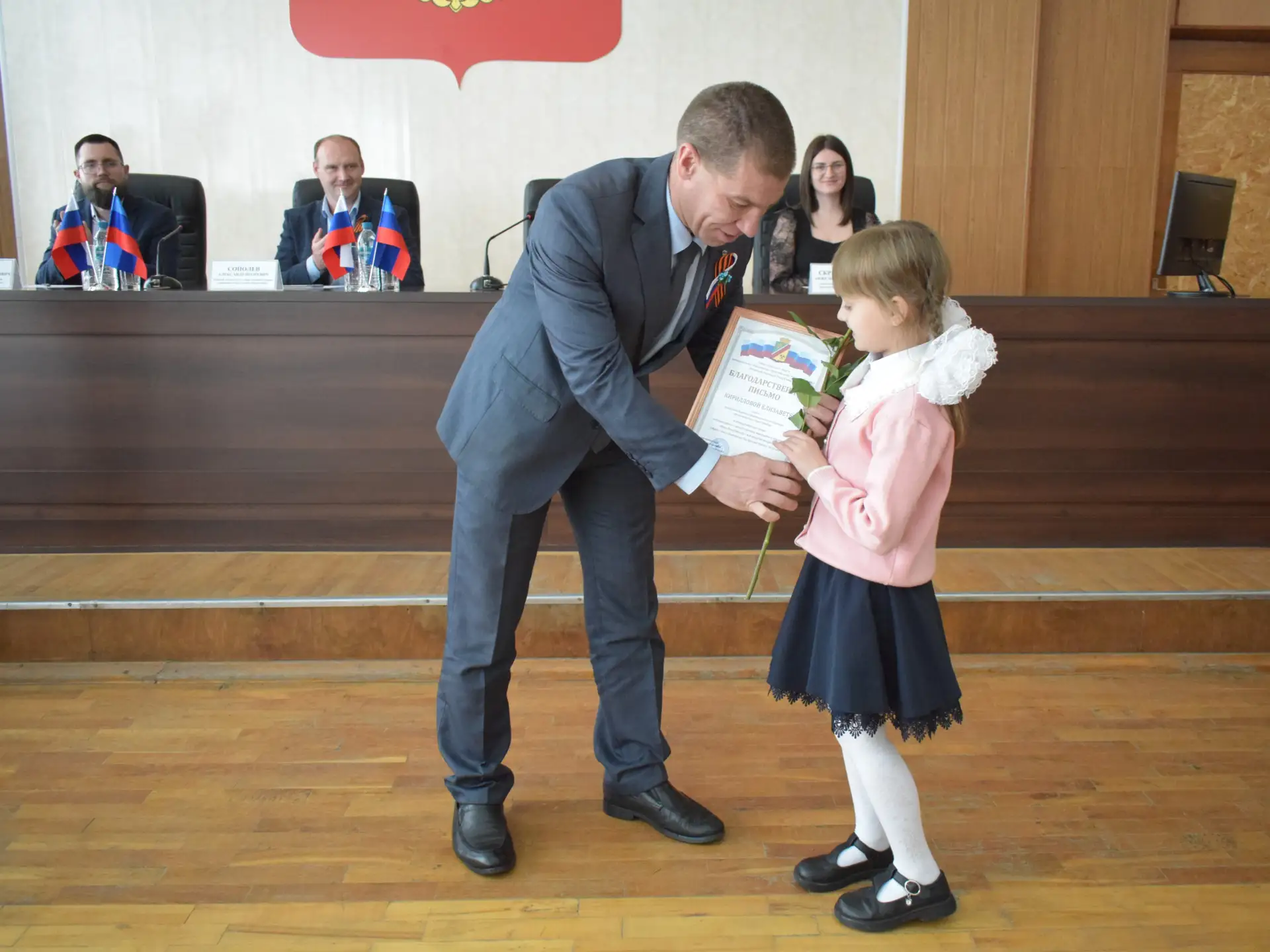 В ходе торжественных мероприятий, посвящённых Дню Луганской Народной Республики, в городском округе город Первомайск состоялось чествование жителей, чей труд, талант и профессионализм вносят существенный вклад в развитие... В ходе торжественных мероприятий, посвящённых Дню Луганской Народной Республики, в городском округе город Первомайск состоялось чествование жителей, чей труд, талант и профессионализм вносят существенный вклад в развитие...