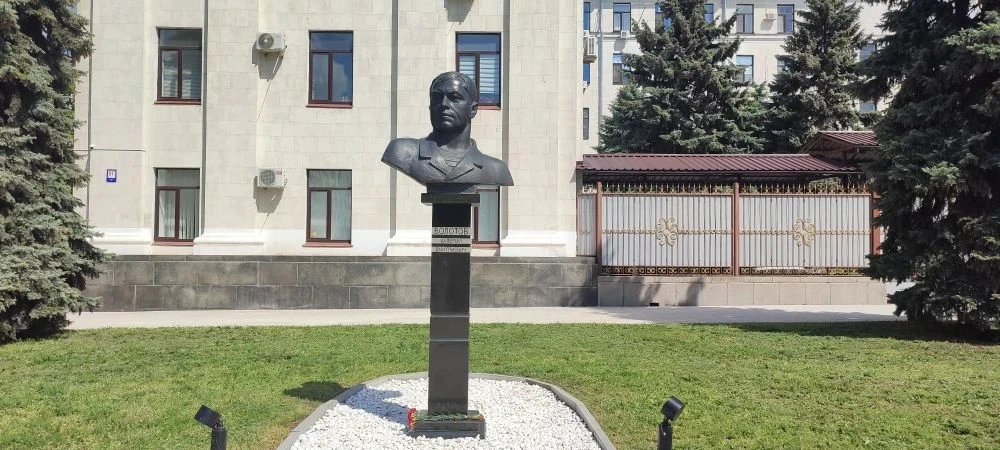 Виктор Водолацкий: Торжественные мероприятия, посвящённые 12-й годовщине образования Луганской Народной Республики начались с возложения цветов к памятным и знаковым местам Луганщины Виктор Водолацкий: Торжественные мероприятия, посвящённые 12-й годовщине образования Луганской Народной Республики начались с возложения цветов к памятным и знаковым местам Луганщины