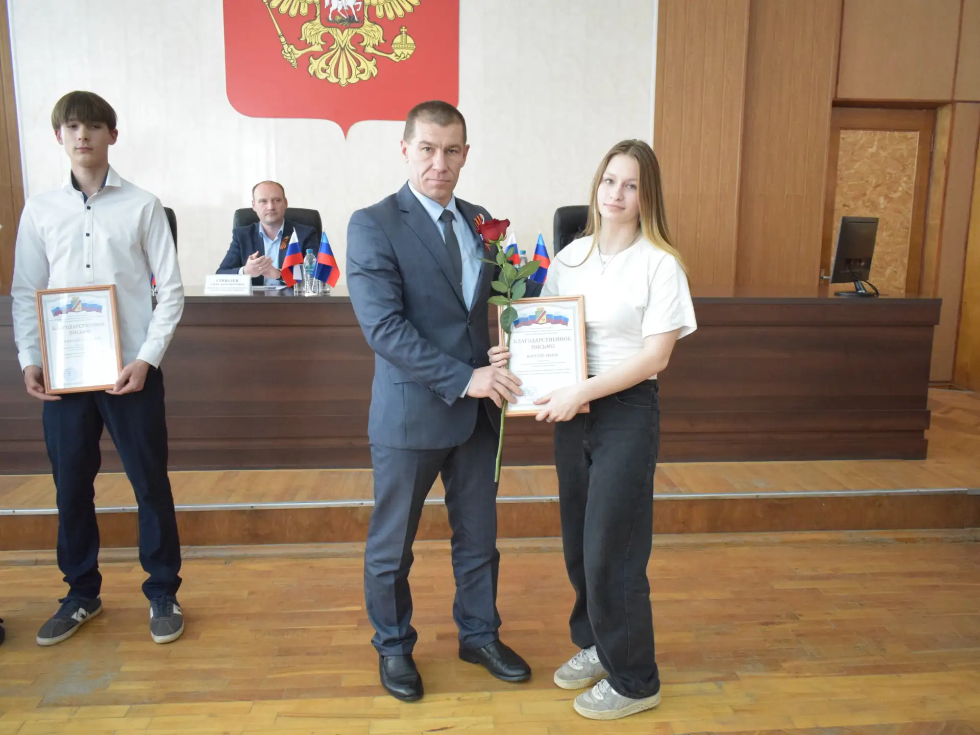 В ходе торжественных мероприятий, посвящённых Дню Луганской Народной Республики, в городском округе город Первомайск состоялось чествование жителей, чей труд, талант и профессионализм вносят существенный вклад в развитие... В ходе торжественных мероприятий, посвящённых Дню Луганской Народной Республики, в городском округе город Первомайск состоялось чествование жителей, чей труд, талант и профессионализм вносят существенный вклад в развитие...