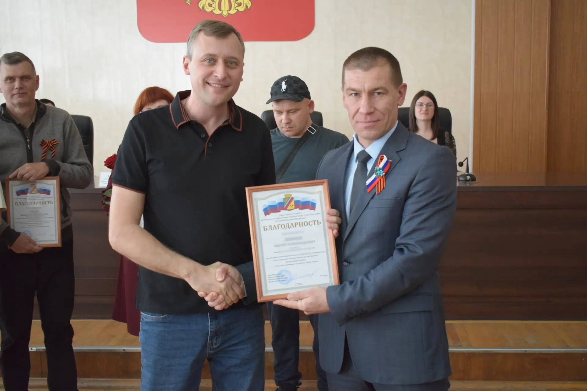 В ходе торжественных мероприятий, посвящённых Дню Луганской Народной Республики, в городском округе город Первомайск состоялось чествование жителей, чей труд, талант и профессионализм вносят существенный вклад в развитие... В ходе торжественных мероприятий, посвящённых Дню Луганской Народной Республики, в городском округе город Первомайск состоялось чествование жителей, чей труд, талант и профессионализм вносят существенный вклад в развитие...