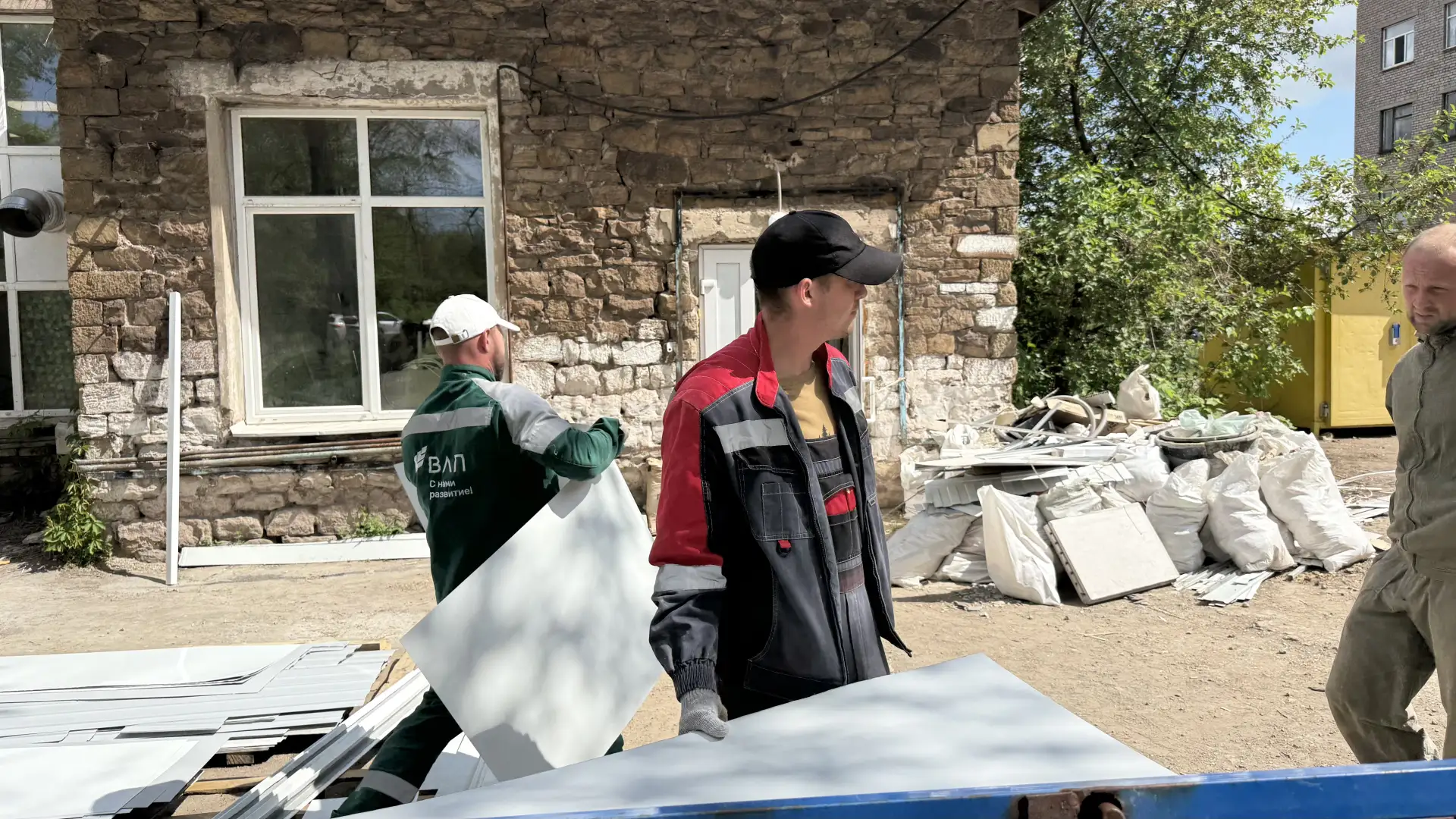 Благодаря Единой России продолжается реконструкция пищеблока в алчевской больнице Благодаря Единой России продолжается реконструкция пищеблока в алчевской больнице