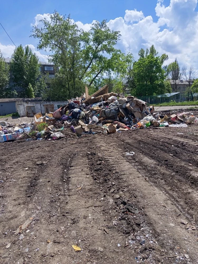 Работы по уборке городских территорий продолжаются