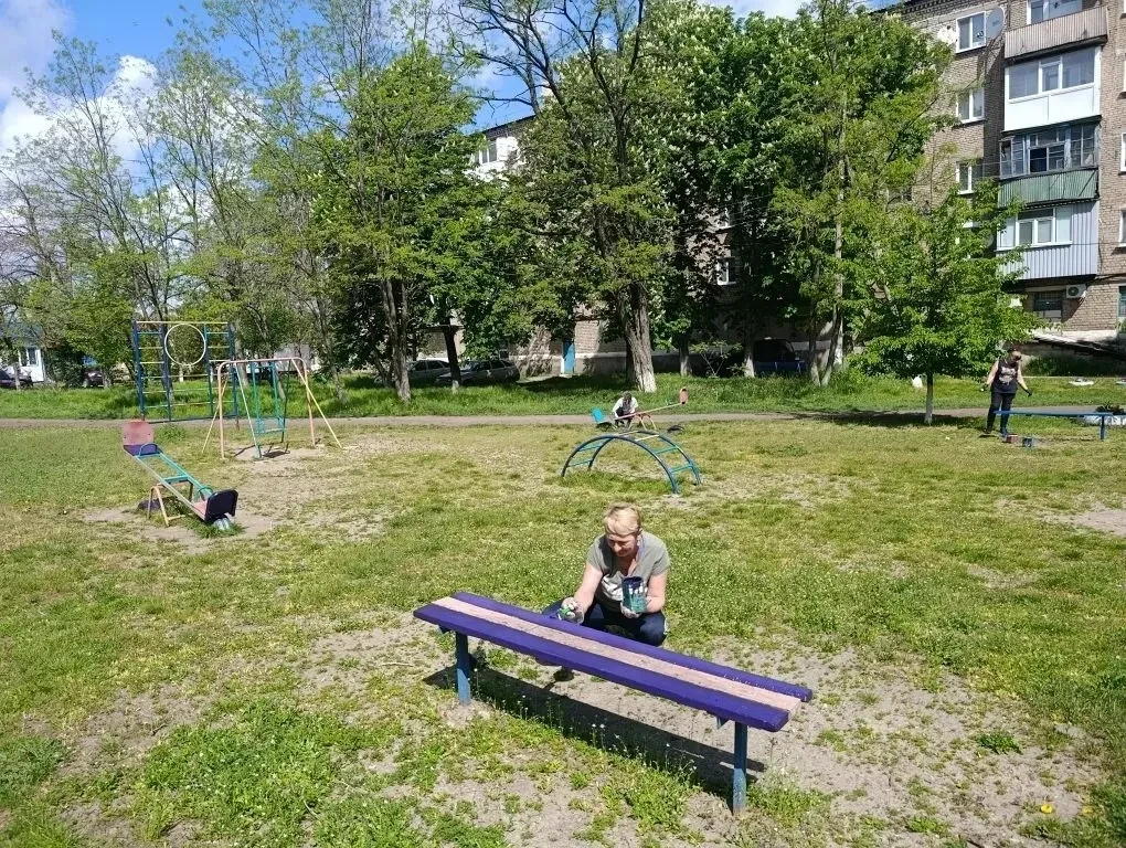 В пгт Ясеновский продолжаются работы по благоустройству территории, направленные на создание комфортных условий для проживания граждан В пгт Ясеновский продолжаются работы по благоустройству территории, направленные на создание комфортных условий для проживания граждан
