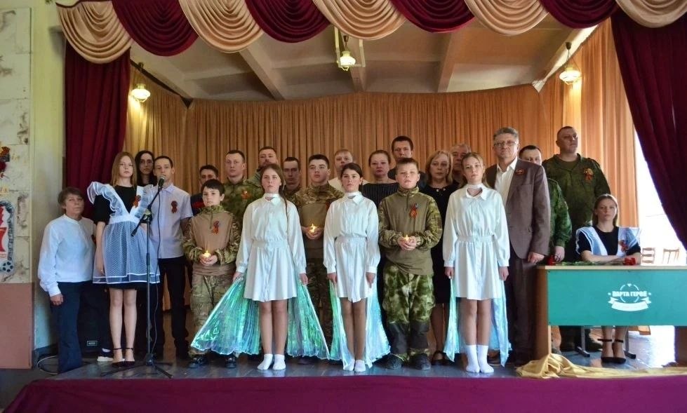 Сегодня в школе №32 состоялось торжественное открытие «Парты Героя» имени Александра Александровича Удовенко — выпускника, чьё имя с гордостью носит теперь это учебное место Сегодня в школе №32 состоялось торжественное открытие «Парты Героя» имени Александра Александровича Удовенко — выпускника, чьё имя с гордостью носит теперь это учебное место