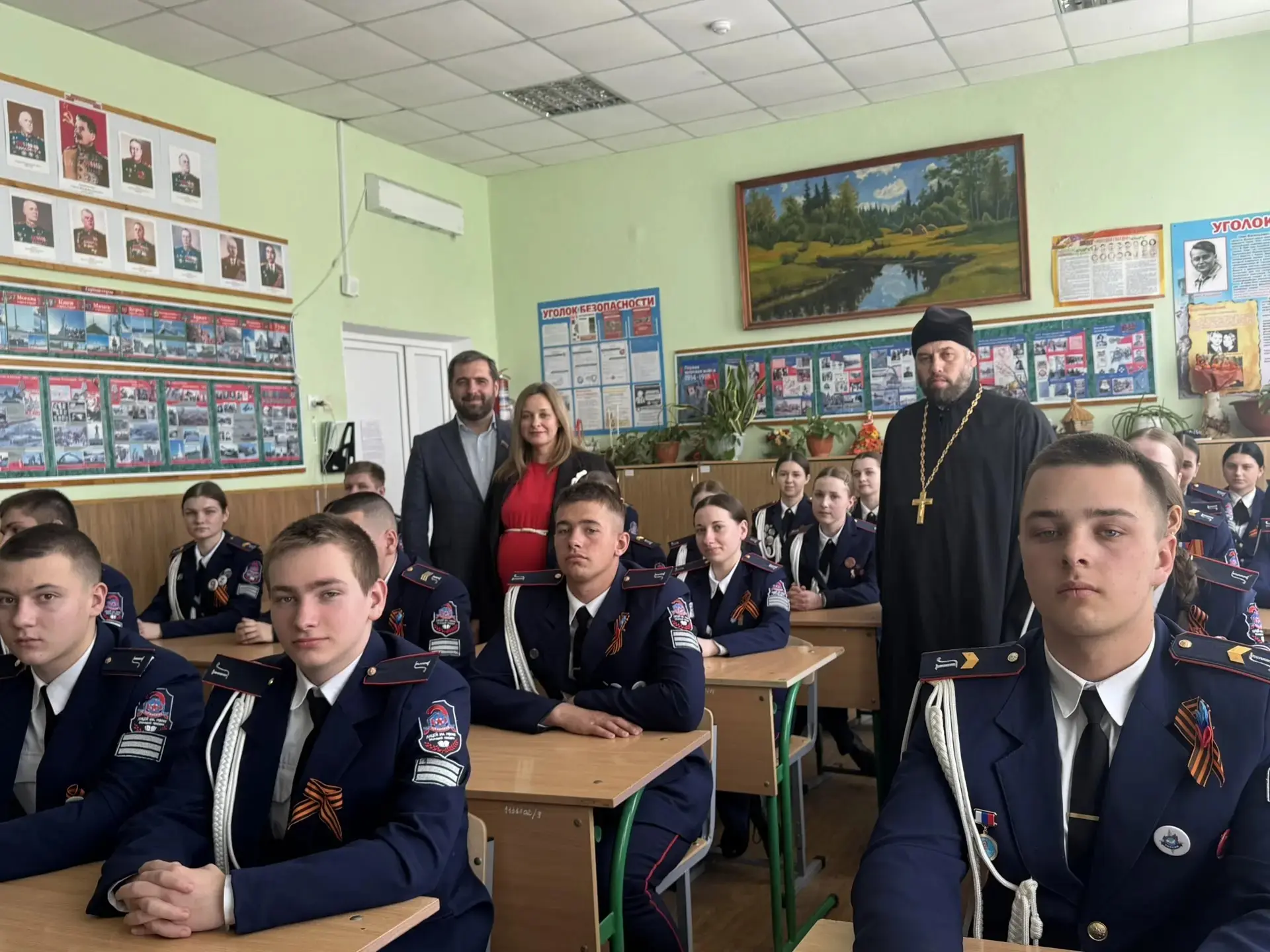 «Крепкая семья»: Луганским школьникам рассказали о сохранении семейных ценностей и традиций «Крепкая семья»: Луганским школьникам рассказали о сохранении семейных ценностей и традиций