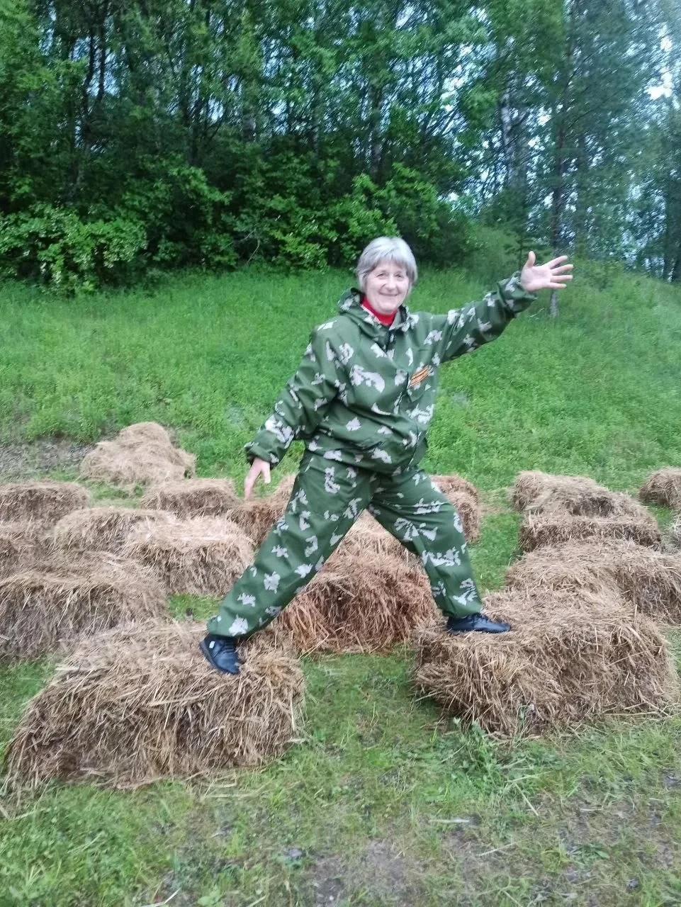 Волшебник чисел и формул.. В Станично-Луганском учебно-воспитательном комплексе «Возрождение» есть особенный человек, который превращает сложные формулы и числа в увлекательное путешествие по миру математики. Это наш учитель... Волшебник чисел и формул.. В Станично-Луганском учебно-воспитательном комплексе «Возрождение» есть особенный человек, который превращает сложные формулы и числа в увлекательное путешествие по миру математики. Это наш учитель...