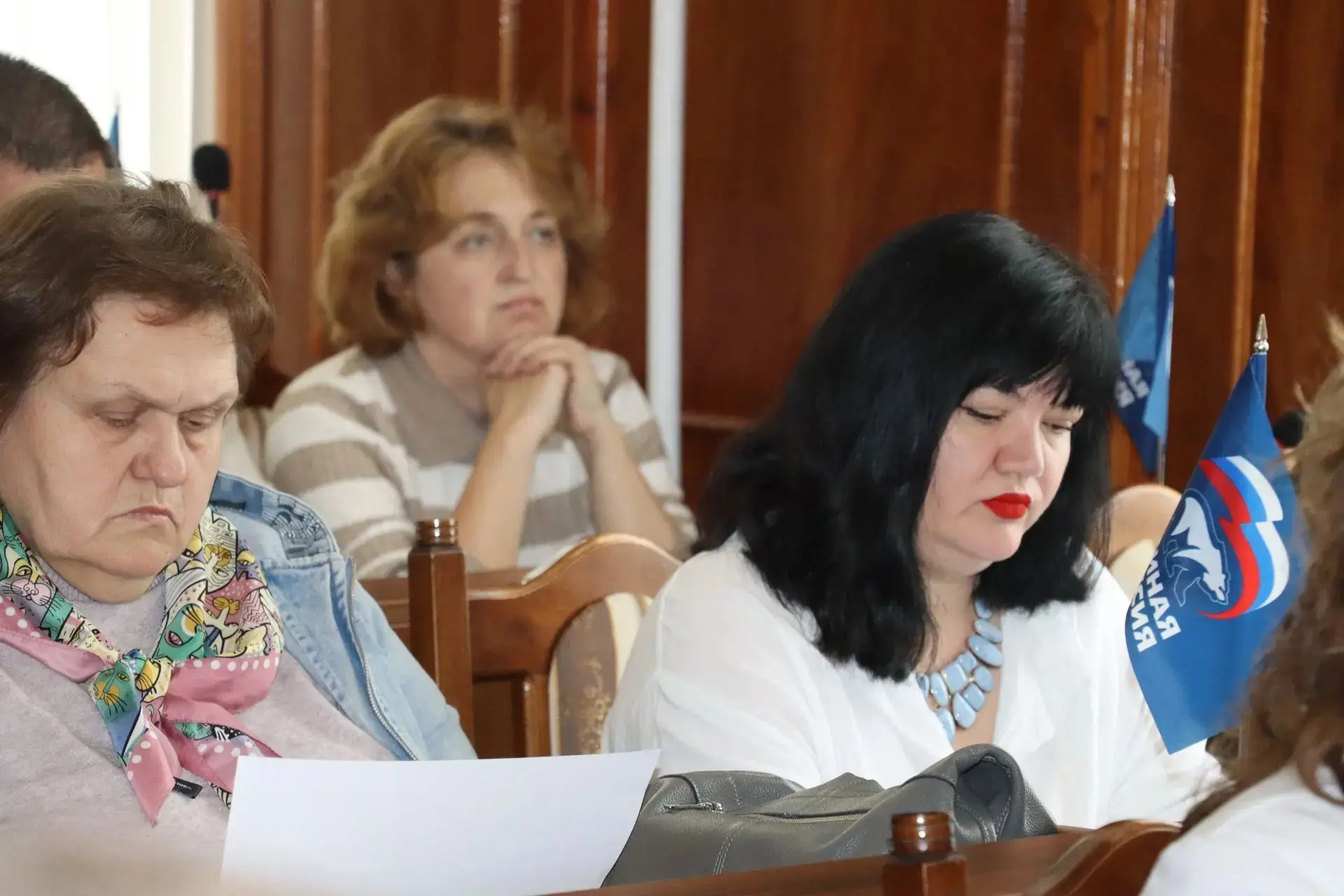 Депутаты присвоили звание Почетных граждан города Северодонецка ветерану Великой Отечественной войны Евдокии Вихровой и заслуженному работнику системы образования Борису Мохонько Депутаты присвоили звание Почетных граждан города Северодонецка ветерану Великой Отечественной войны Евдокии Вихровой и заслуженному работнику системы образования Борису Мохонько
