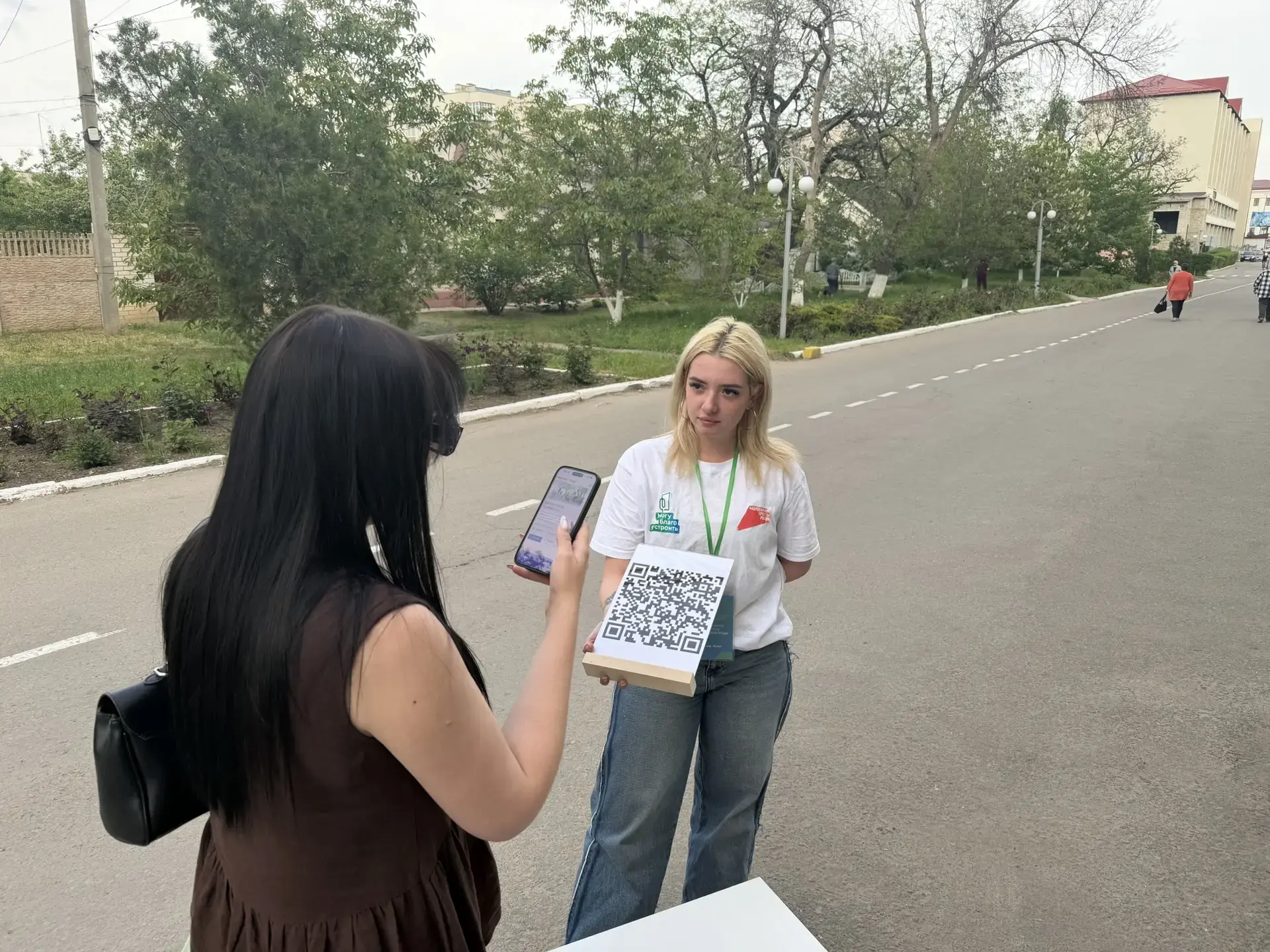 Уважаемые жители! Вы можете внести свой вклад в преображение Краснодонщины, выбрав до 12 июня одну из предложенных территорий, которая в 2027 году будет благоустроена в рамках федерального проекта «Формирование комфортной... Уважаемые жители! Вы можете внести свой вклад в преображение Краснодонщины, выбрав до 12 июня одну из предложенных территорий, которая в 2027 году будет благоустроена в рамках федерального проекта «Формирование комфортной...