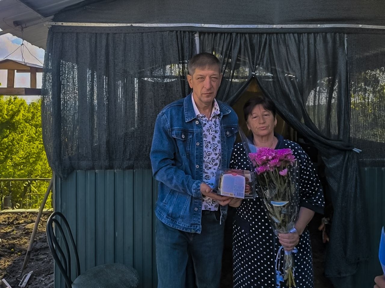 В честь образования Луганской Народной Республики председатель Совета Андрей Сёмченко вместе с депутатами партии «Единая Россия» и ВрИП военного комиссара города Лисичанска возложили венки и цветы к памятникам, созданным в... В честь образования Луганской Народной Республики председатель Совета Андрей Сёмченко вместе с депутатами партии «Единая Россия» и ВрИП военного комиссара города Лисичанска возложили венки и цветы к памятникам, созданным в...