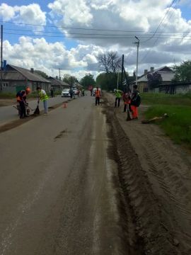 Продолжаются ежедневные работы по благоустройству и уборке городских территорий