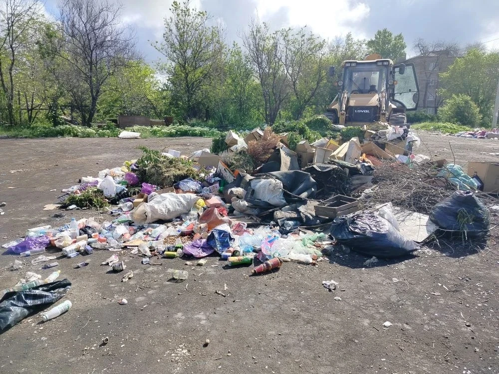 Продолжаются ежедневные работы по благоустройству и уборке городских территорий Продолжаются ежедневные работы по благоустройству и уборке городских территорий