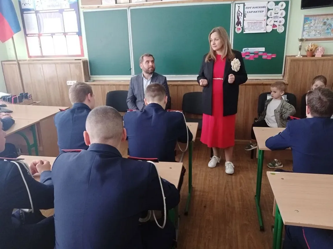 «Крепкая семья»: Луганским школьникам рассказали о сохранении семейных ценностей и традиций «Крепкая семья»: Луганским школьникам рассказали о сохранении семейных ценностей и традиций