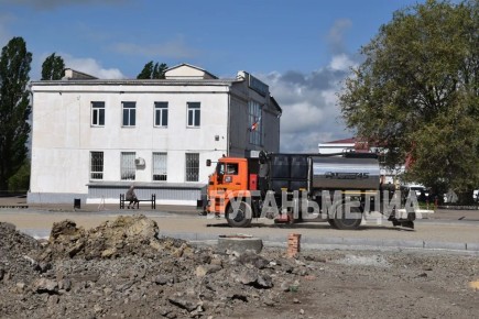 Партийный десант «Единой России» проинспектировал ход работ на автостанции в Краснодоне