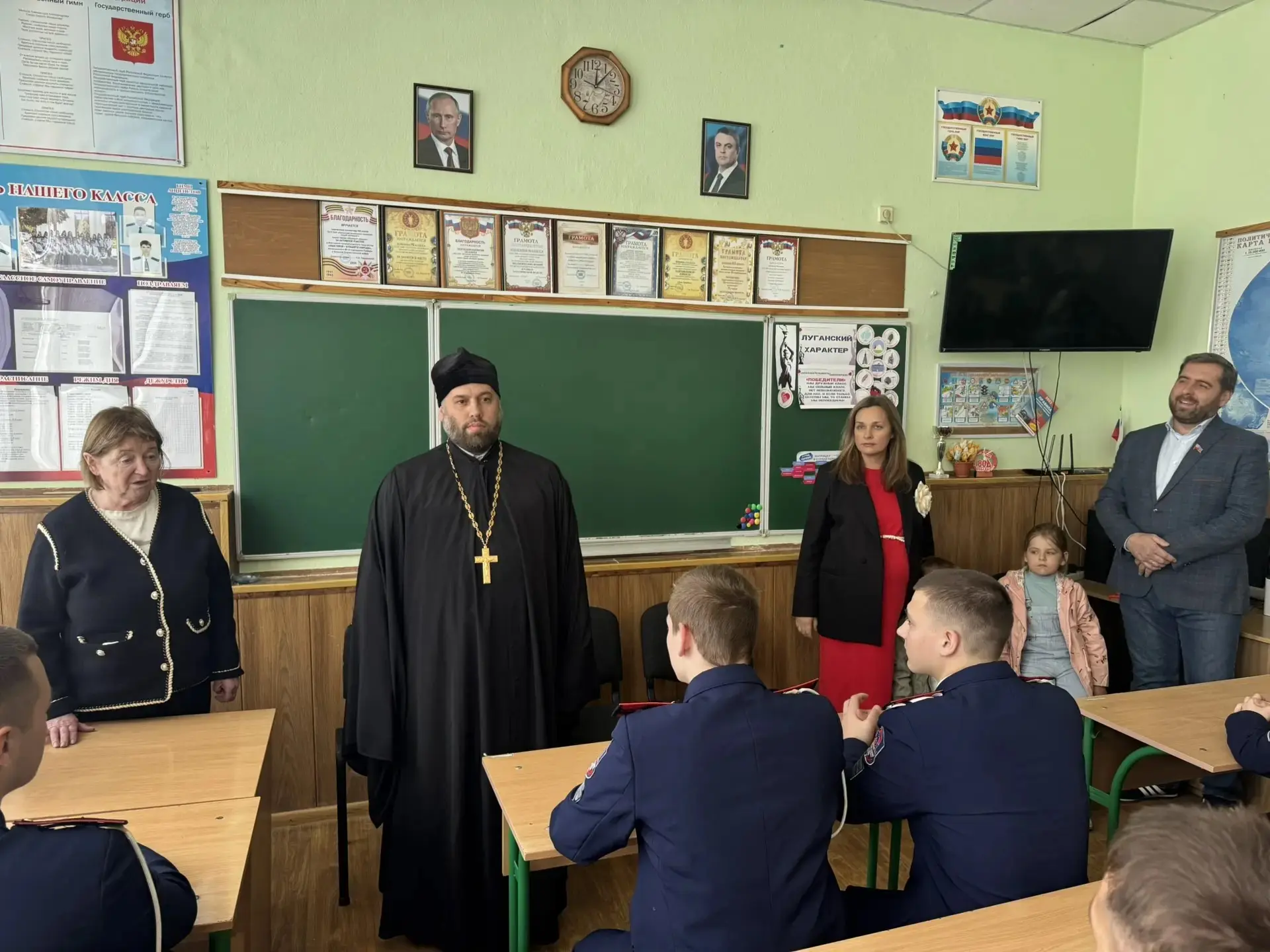 «Крепкая семья»: Луганским школьникам рассказали о сохранении семейных ценностей и традиций «Крепкая семья»: Луганским школьникам рассказали о сохранении семейных ценностей и традиций
