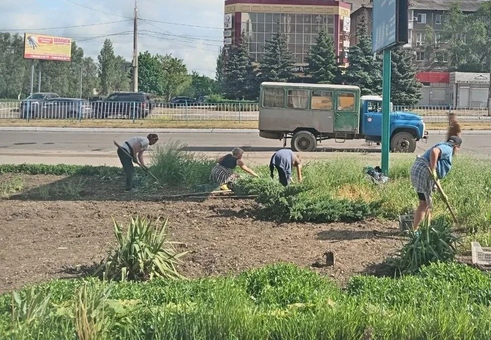 Коммунальными службами проведены работы на территории города Коммунальными службами проведены работы на территории города