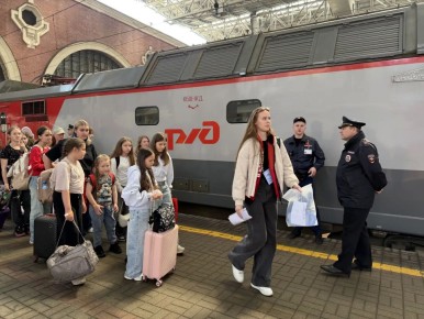 Сотрудники ЛУ МВД России на станции Москва-Рязанская обеспечили безопасность прибытия группы детей из новых регионов в Москву