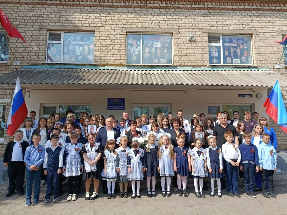 В Луганске и Новоайдаре открыли Парты Героя в честь защитников Донбасса В Луганске и Новоайдаре открыли Парты Героя в честь защитников Донбасса