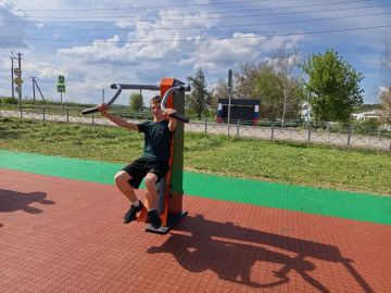 В селе Городище Беловодского муниципального округа партийный десант провел оценку состояния спортивной площадки