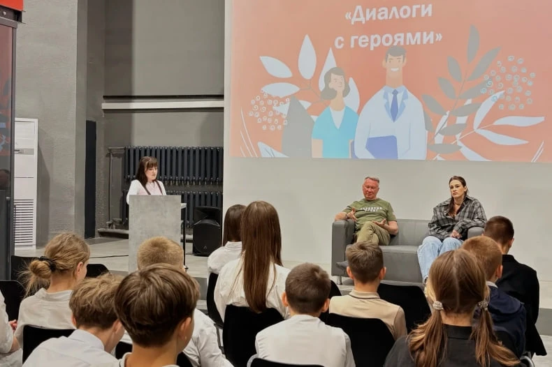 Встреча «Герои в белых халатах» состоялась в Молодёжном центре «Свердловск»