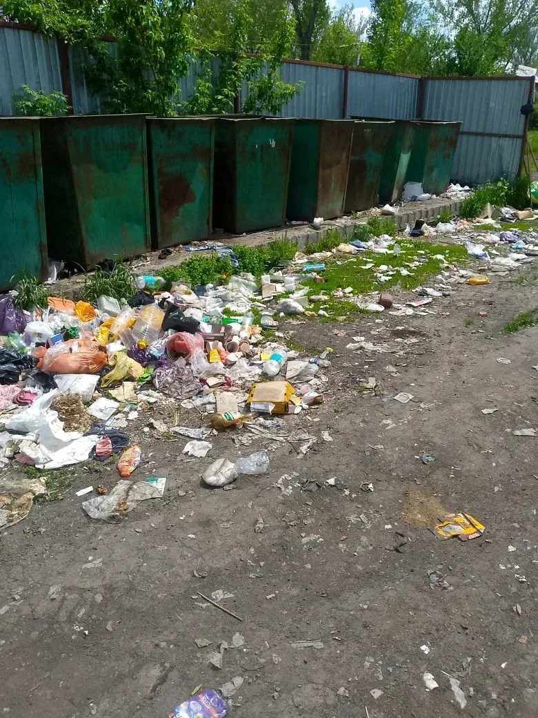 Продолжаются работы по уборке и благоустройству городских территорий Продолжаются работы по уборке и благоустройству городских территорий