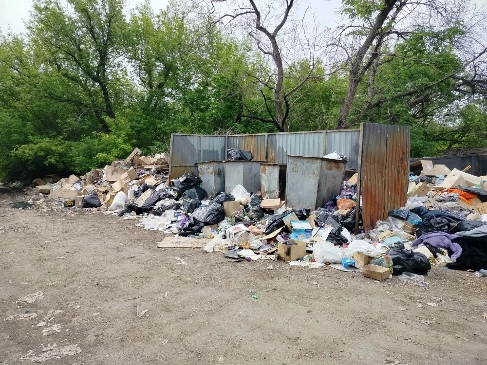 Продолжаются работы по уборке и благоустройству городских территорий Продолжаются работы по уборке и благоустройству городских территорий