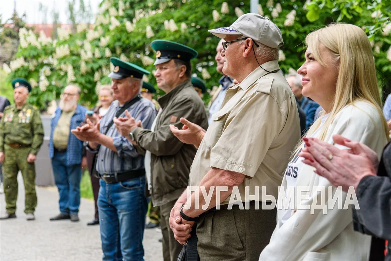 Председателю организации «Содружество ветеранов погранвойск Луганщины «Союз-Граница» Алексею Сердюкову вручены награды Председателю организации «Содружество ветеранов погранвойск Луганщины «Союз-Граница» Алексею Сердюкову вручены награды