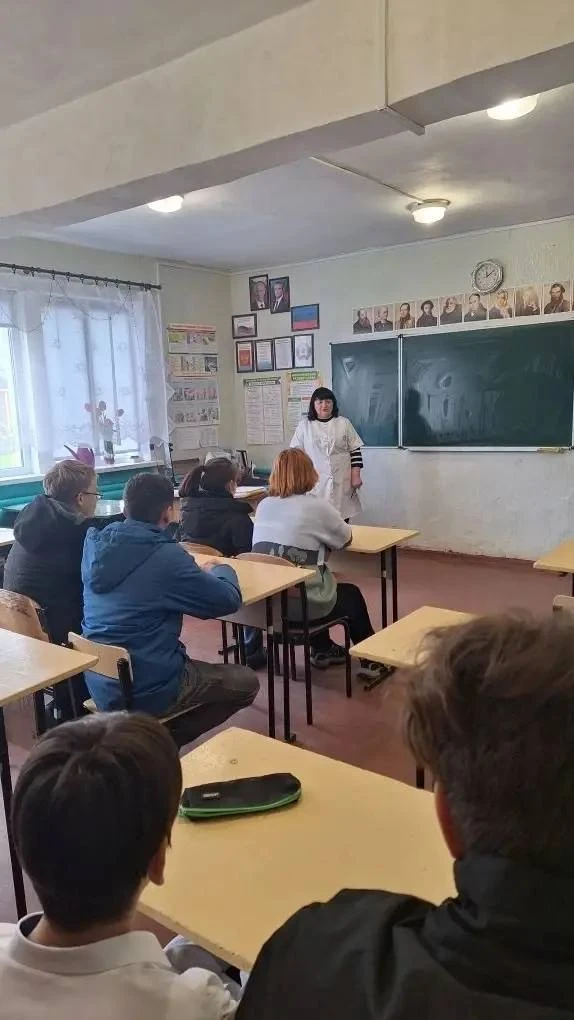 Специалист Свердловской ГДБ провела профориентационную беседу с учащимися Свердловской СШ № 4 Специалист Свердловской ГДБ провела профориентационную беседу с учащимися Свердловской СШ № 4