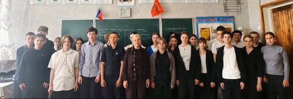 Врач Славяносербской ЦРБ провел комплексную профориентационную и санитарно-просветительскую работу в Лозовской школе Врач Славяносербской ЦРБ провел комплексную профориентационную и санитарно-просветительскую работу в Лозовской школе