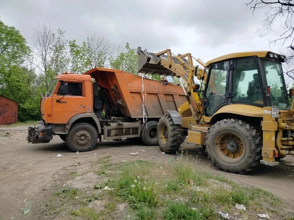 Продолжаются работы по уборке и благоустройству городских территорий