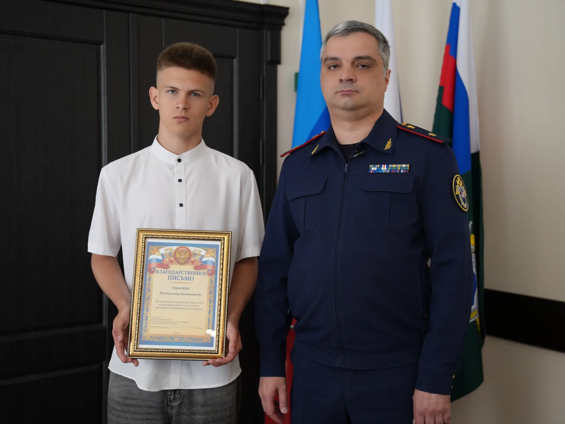 В ЛНР руководитель республиканского СК поблагодарил школьника за героический поступок