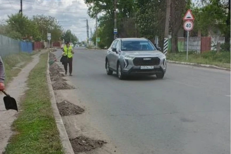 В Свердловске стартовал сезон очистки бордюров: первая улица — Гагарина