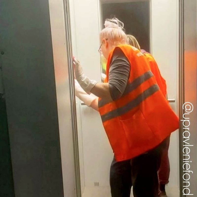 Луганский филиал выполнил влажную уборку в лифтах столичных многоэтажек Луганский филиал выполнил влажную уборку в лифтах столичных многоэтажек