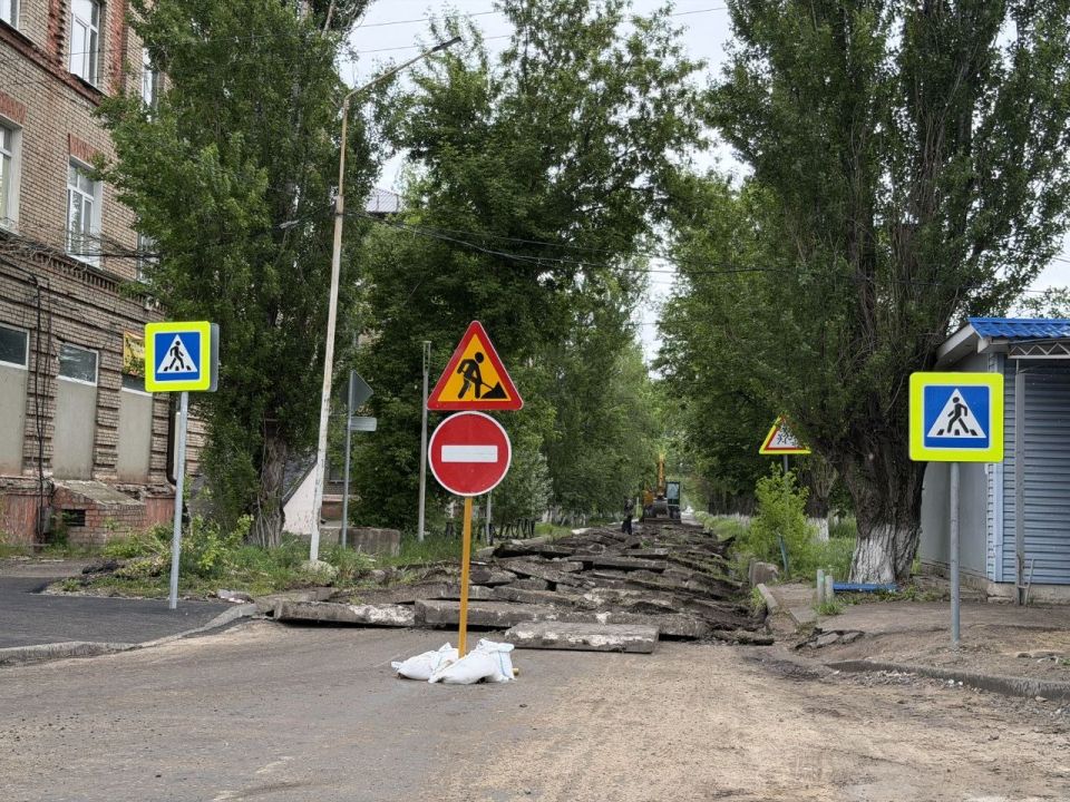 На улице Молодежной в городе Молодогвардейске подрядная организация «Артстрой» начала работы по демонтажу старого асфальтного покрытия На улице Молодежной в городе Молодогвардейске подрядная организация «Артстрой» начала работы по демонтажу старого асфальтного покрытия