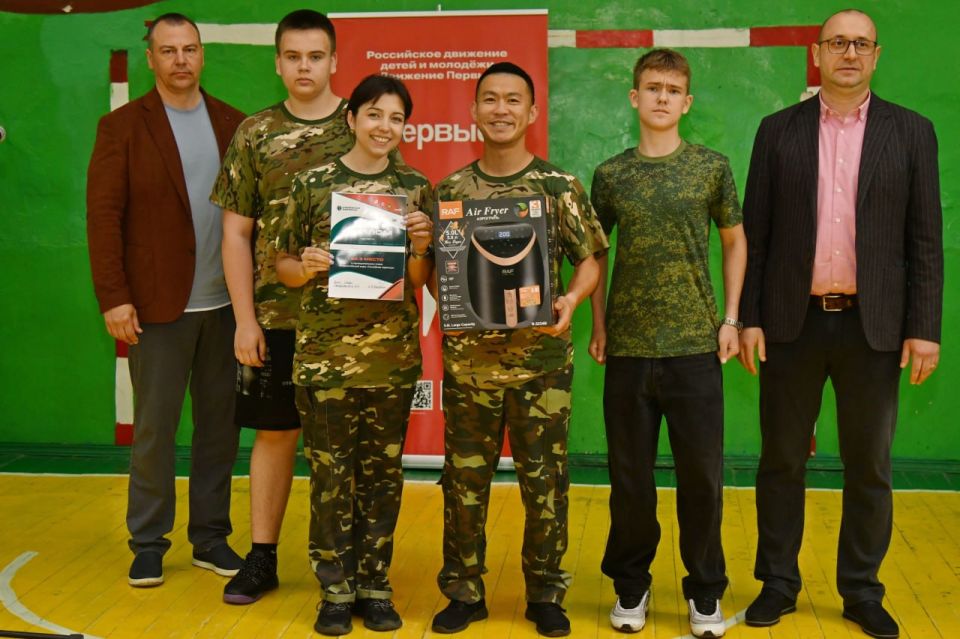 Победителем соревнований названа команда «Торнадо» (семья Гальцовых, Свердловская СШ №8) Победителем соревнований названа команда «Торнадо» (семья Гальцовых, Свердловская СШ №8)