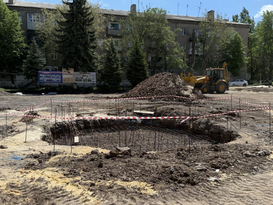 В Молодогвардейске приступили к реконструкции фонтана В Молодогвардейске приступили к реконструкции фонтана