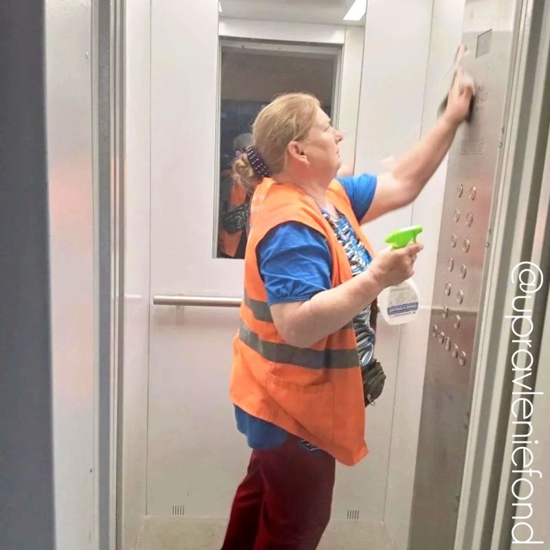 Луганский филиал выполнил влажную уборку в лифтах столичных многоэтажек Луганский филиал выполнил влажную уборку в лифтах столичных многоэтажек