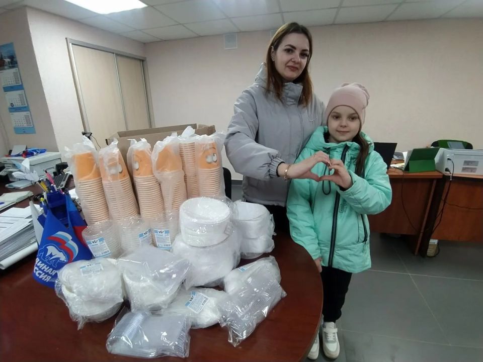 Славяносербские единороссы передали помощь на фронт Славяносербские единороссы передали помощь на фронт