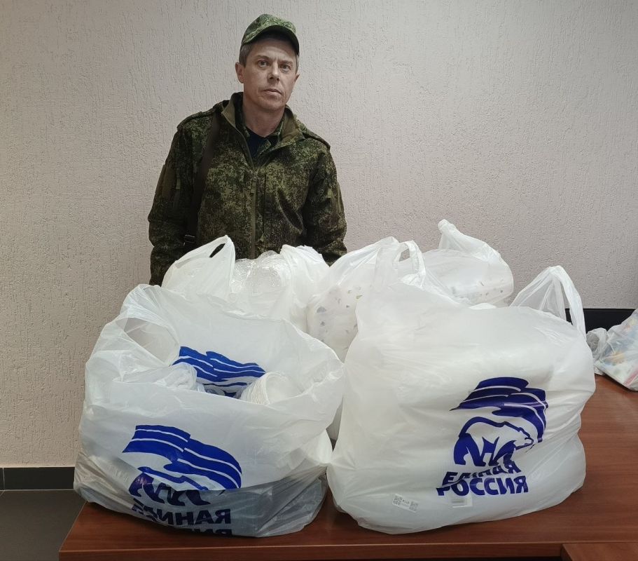Славяносербские единороссы передали помощь на фронт Славяносербские единороссы передали помощь на фронт