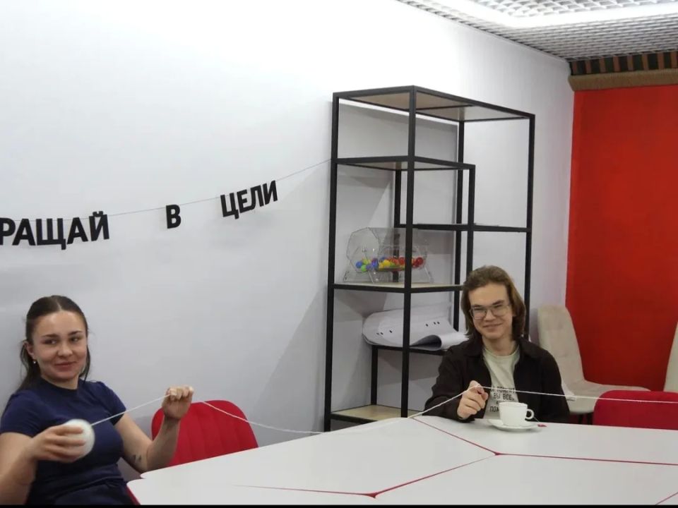 В нашем молодёжном центре состоялась первая встреча поэтического клуба «Строка» — и это было понастоящему волшебно! В нашем молодёжном центре состоялась первая встреча поэтического клуба «Строка» — и это было понастоящему волшебно!