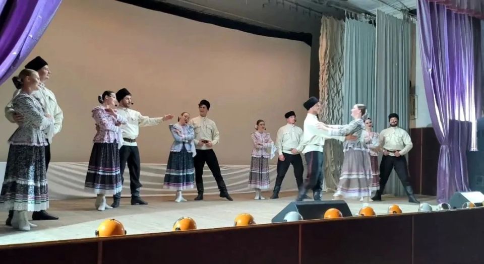В рамках проекта "Искусство без границ" артисты Луганской академической филармонии представили концертные программы для жителей поселка шахты Новопавловская и поселка шахты Миусинская В рамках проекта "Искусство без границ" артисты Луганской академической филармонии представили концертные программы для жителей поселка шахты Новопавловская и поселка шахты Миусинская