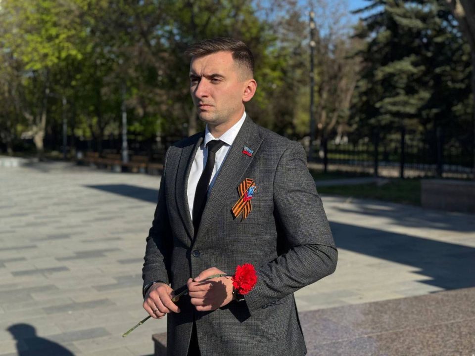 Андрей Самойлов – депутат Народного Совета ЛНР, руководитель реготделения в ЛНР, член Молодёжного парламента при Госдуме РФ, спикер общества «Знание» и участник СВО Андрей Самойлов – депутат Народного Совета ЛНР, руководитель реготделения в ЛНР, член Молодёжного парламента при Госдуме РФ, спикер общества «Знание» и участник СВО