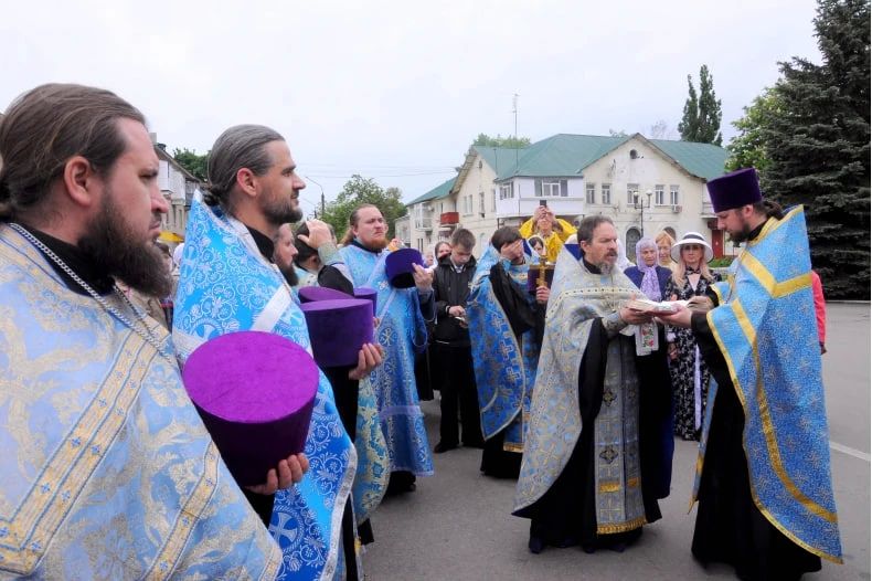 В Свердловском муниципалитете прошел Крестный ход: молились за благополучие и мир в округе В Свердловском муниципалитете прошел Крестный ход: молились за благополучие и мир в округе