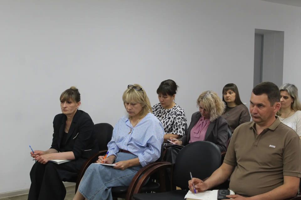 Сегодня провела еженедельное рабочее совещание с аппаратом администрации округа Сегодня провела еженедельное рабочее совещание с аппаратом администрации округа