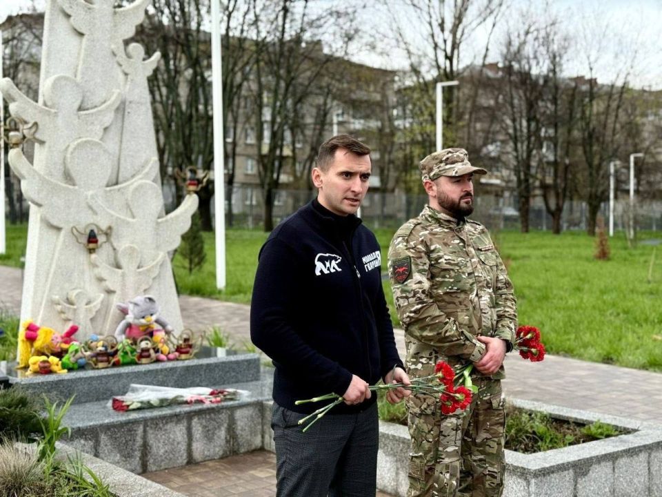 Андрей Самойлов – депутат Народного Совета ЛНР, руководитель реготделения в ЛНР, член Молодёжного парламента при Госдуме РФ, спикер общества «Знание» и участник СВО Андрей Самойлов – депутат Народного Совета ЛНР, руководитель реготделения в ЛНР, член Молодёжного парламента при Госдуме РФ, спикер общества «Знание» и участник СВО
