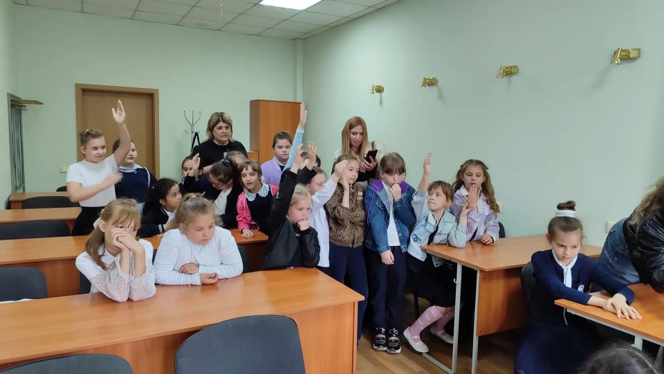 Познавательная экскурсия на скорую помощь: школьники познакомились с работой медиков Познавательная экскурсия на скорую помощь: школьники познакомились с работой медиков
